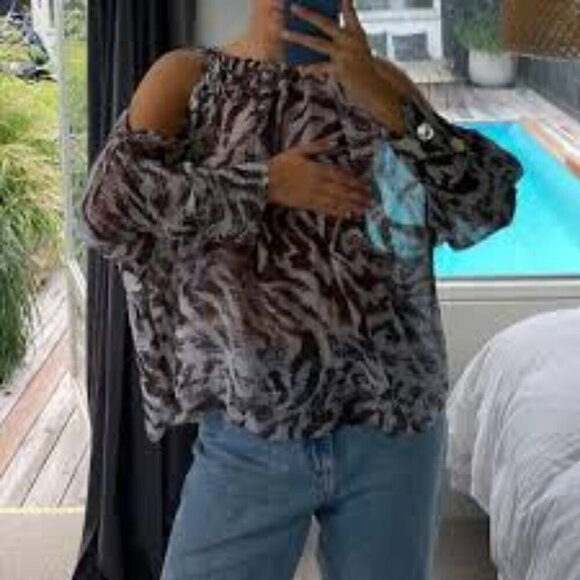 Zara Tops - Zara Cold Shoulder Printed Top L